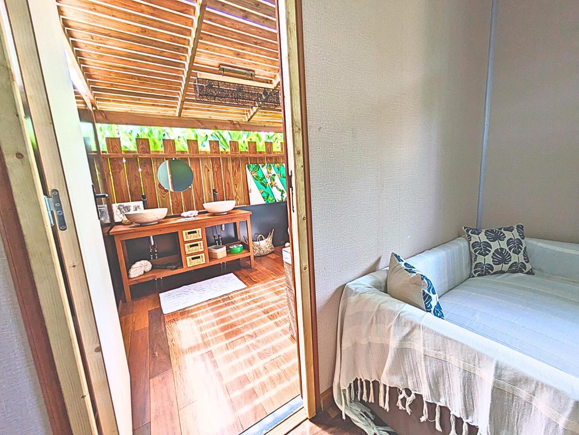 Natura Om Teahupoo Surf Lodge Toanoano Luaran gambar