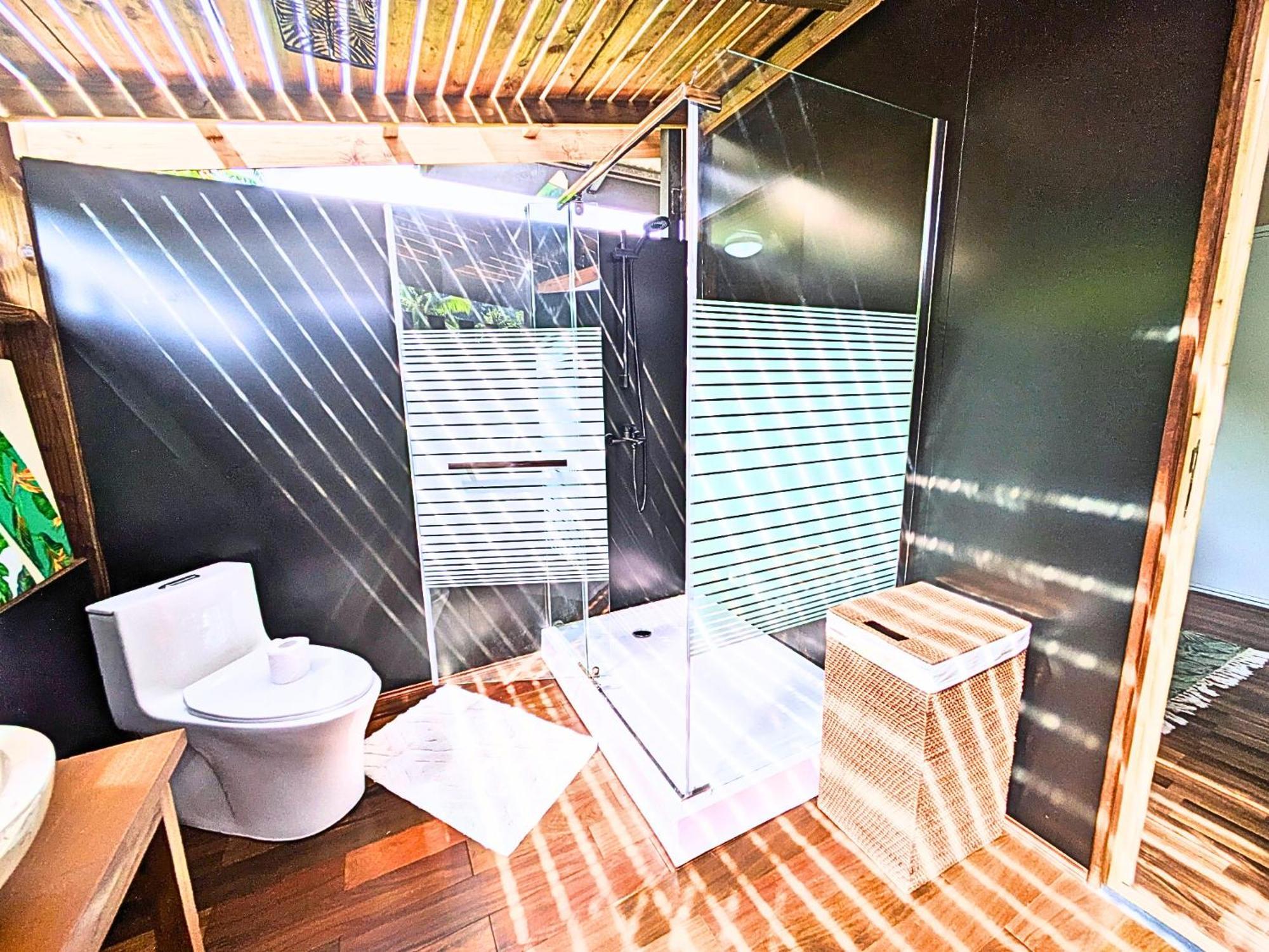 Natura Om Teahupoo Surf Lodge Toanoano Luaran gambar